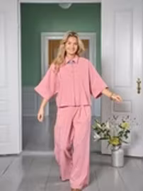 Rosa blus med vid ärm och klassisk krage