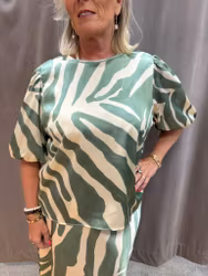 Grön zebramönstrad satinblus