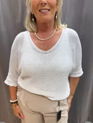 Vit glesstickad tröja