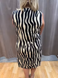 Zebramönstrad klänning