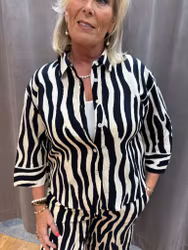 Zebramönstrad skjortblus