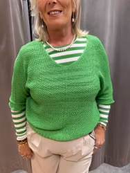 Grön glesstickad tröja