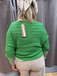 Grön glesstickad tröja