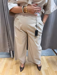 Kittfärgade vida byxor