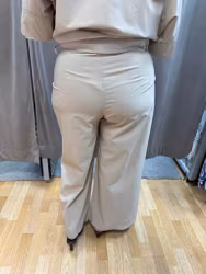 Kittfärgade vida byxor