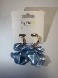 Örhängen med blå löv