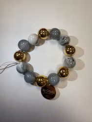 Armband med blåa och gråa kulor