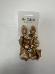 Örhängen med beige metallic löv