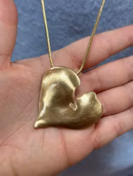 Halsband med guld hjärta