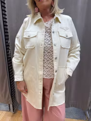 Cremevit lång army jeansjacka