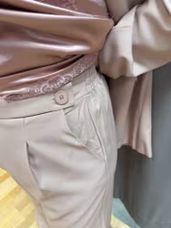 Puderrosa kostymbyxor