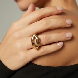 Lip ring gold