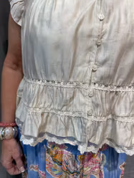 Beige ärmlös blus med spetsdetaljer