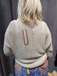 Beige glesstickad tröja
