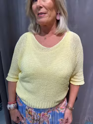 Gul glesstickad tröja