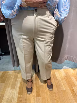 Beige kostymbyxor i ankellängd