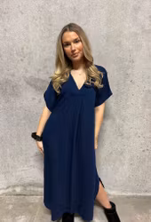 Lovis marinblå klänning