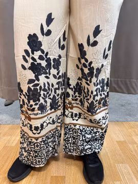 Tunn byxa i linnemix med print - gråblå