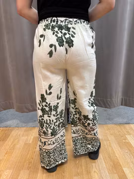 Tunn byxa i linnemix med print - grön