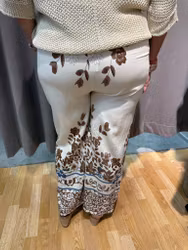 Tunn byxa i linnemix med print - brun