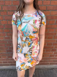 Linneklänning med fjärilsmönster