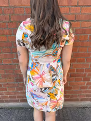 Linneklänning med fjärilsmönster