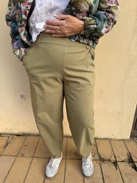 Olivgrön barrel byxa i super stretch