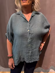 Grön linneskjorta med volang