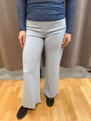 Ljusblå stretchiga högmidjade byxor