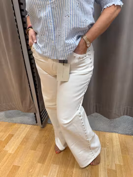 Vita vida jeans med nitar