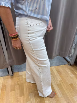 Vita vida jeans med nitar