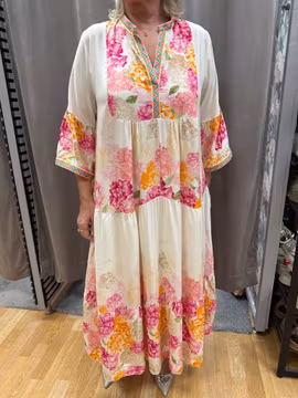 Klännning med rosa och orange blommor