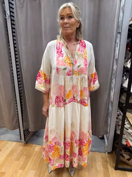 Klännning med rosa och orange blommor