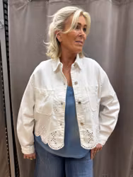 Cremevit jeansjacka med brodyr