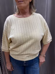 Gul tunnstickad tröja med fiskbensmönster