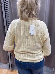 Gul tunnstickad tröja med fiskbensmönster