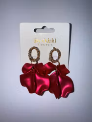 Örhängen med cerise mettalic löv