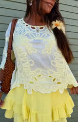 Lina Bomullstopp Gul Med Broderier