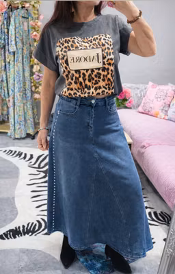 Superstretchig lång jeanskjol med nitar