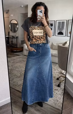 Superstretchig lång jeanskjol med nitar