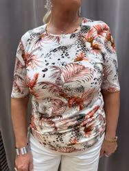 Cremevit T-shirt med leo och korall