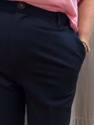 Marinblå kostymbyxor i ankellängd