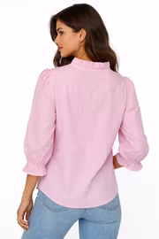 Rosa randig blus med volangdetaljer