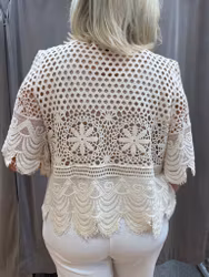 Ljus beige virkad topp