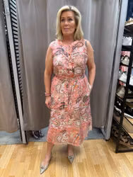 Ärmlös paisley klänning i korall