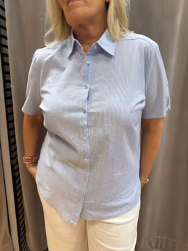 Blå smalrandig kortärmsskjorta