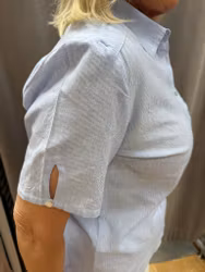 Blå smalrandig kortärmsskjorta