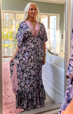 Starlet Bohemisk Klänning Mörkblå Rosa blomprint