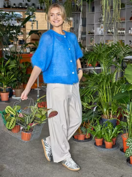 Blå stickad kofta i mohair