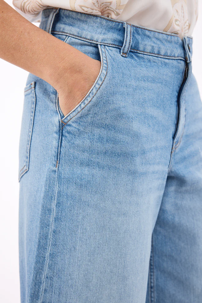 Ljusblå cityshorts i jeans